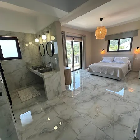 Katalyma Vouno * Lalyssos