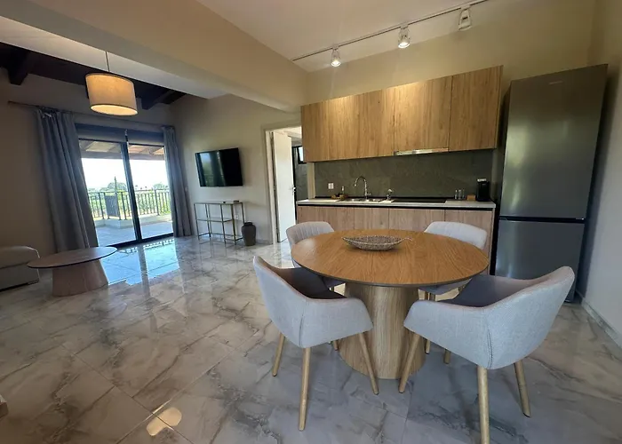 Katalyma Vouno * Lalyssos